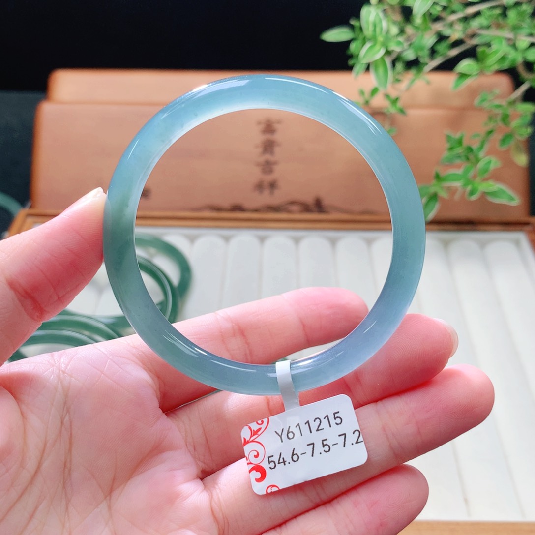 未镶嵌手镯（圆镯）翡翠