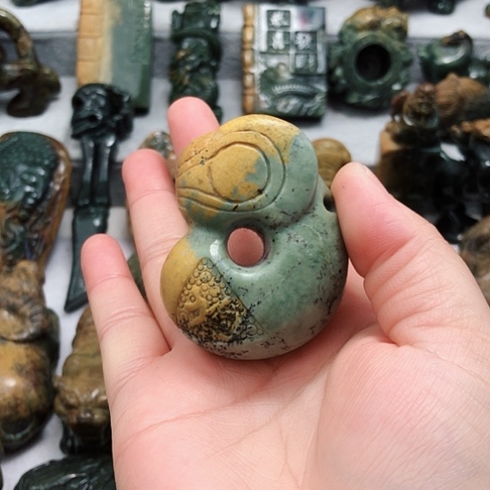 岫岩河磨玉（透闪石质玉）把件未镶嵌