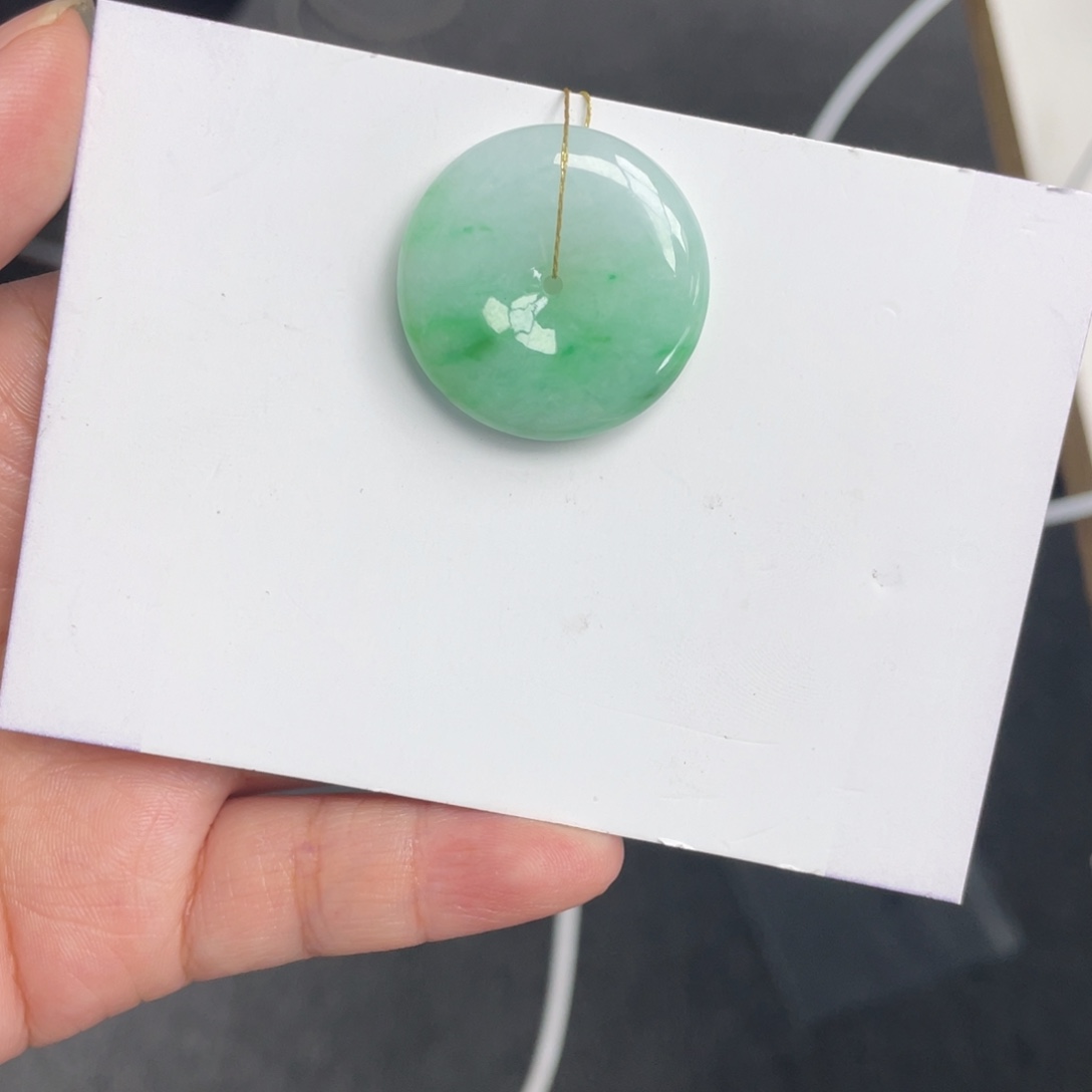 翡翠未镶嵌颈饰平安扣