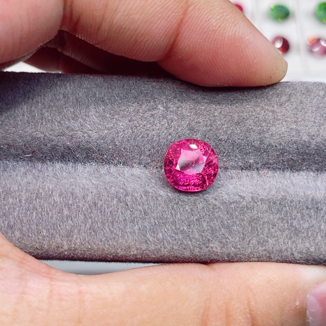 碧玺裸石未镶嵌卢比来3.5克拉