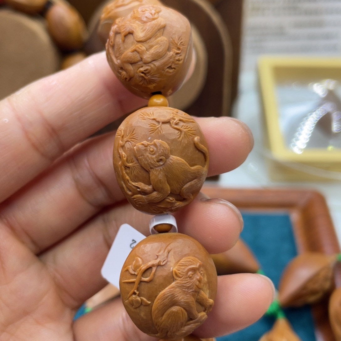 橄榄核吊坠生肖猴