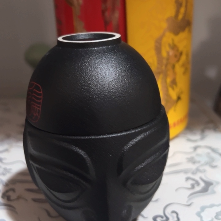 瓷三两匠黑色小酒瓶
