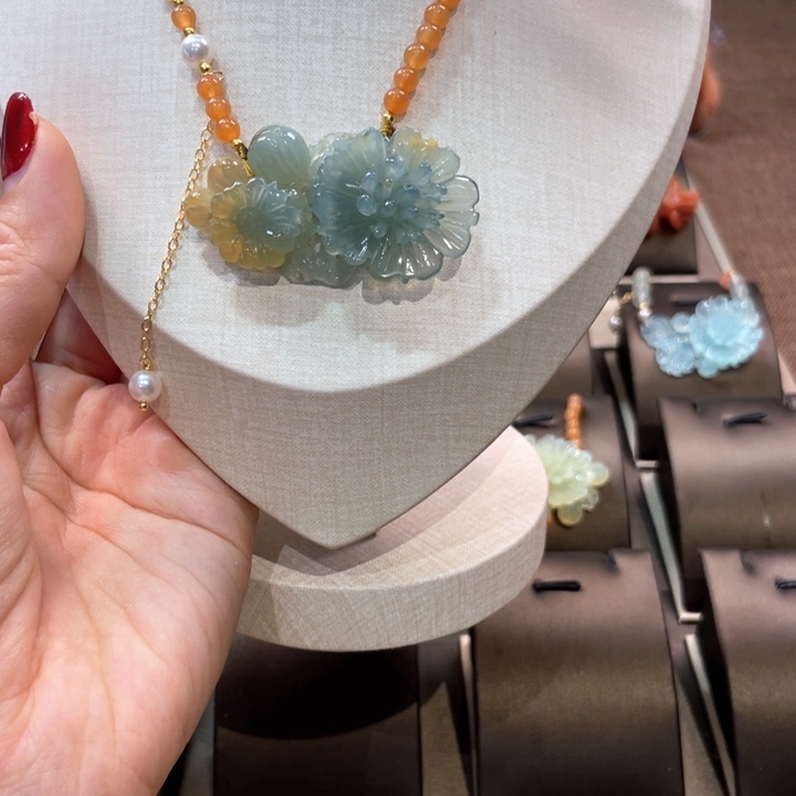 蛇纹石玉吊坠(赠链)未镶嵌