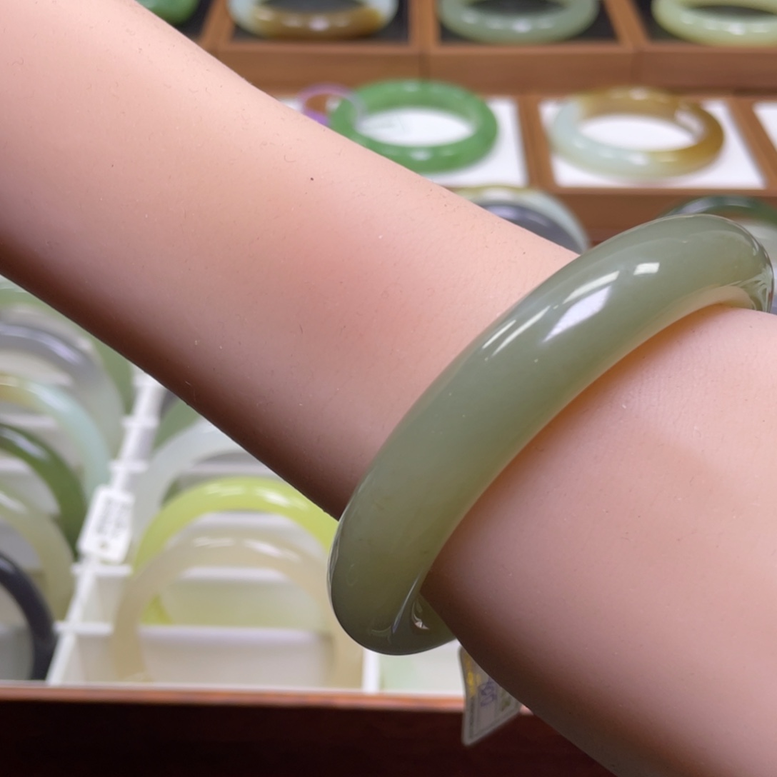 和田玉手镯未镶嵌58