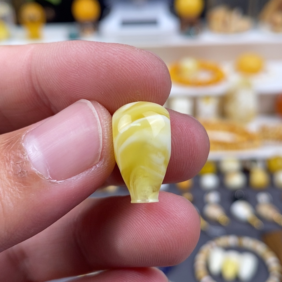 琥珀裸石未镶嵌配饰三通尺寸10.8