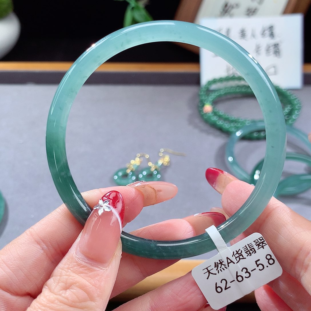 翡翠手镯（圆镯）未镶嵌