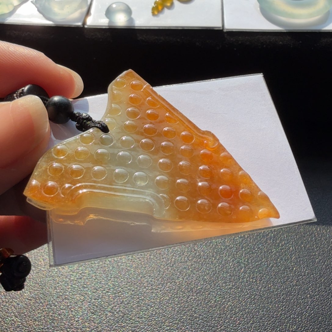 翡翠未镶嵌颈饰珠光宝气