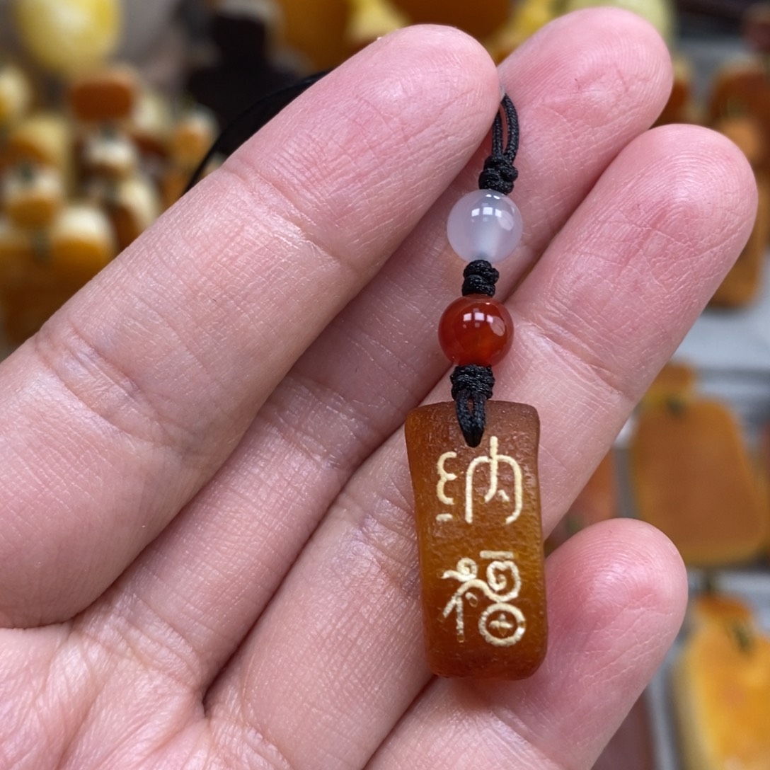 蜜蜡未镶嵌珠宝奇石