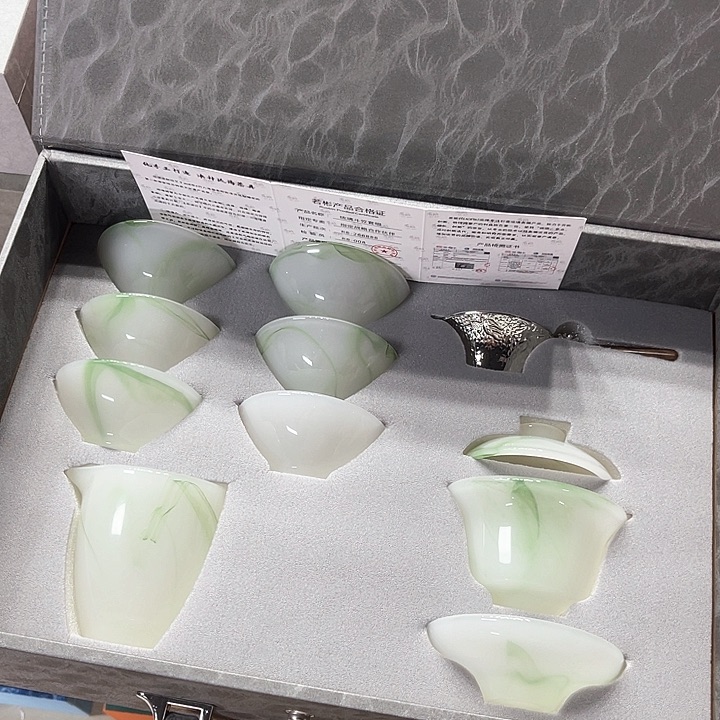 孤品茶具套装等。            