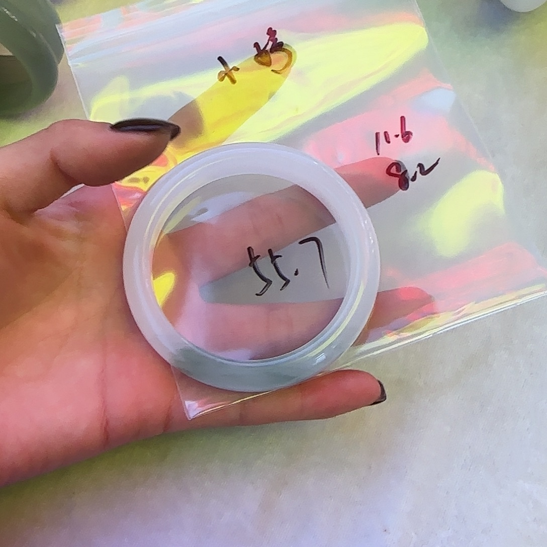 小***.石英质玉未镶嵌手镯