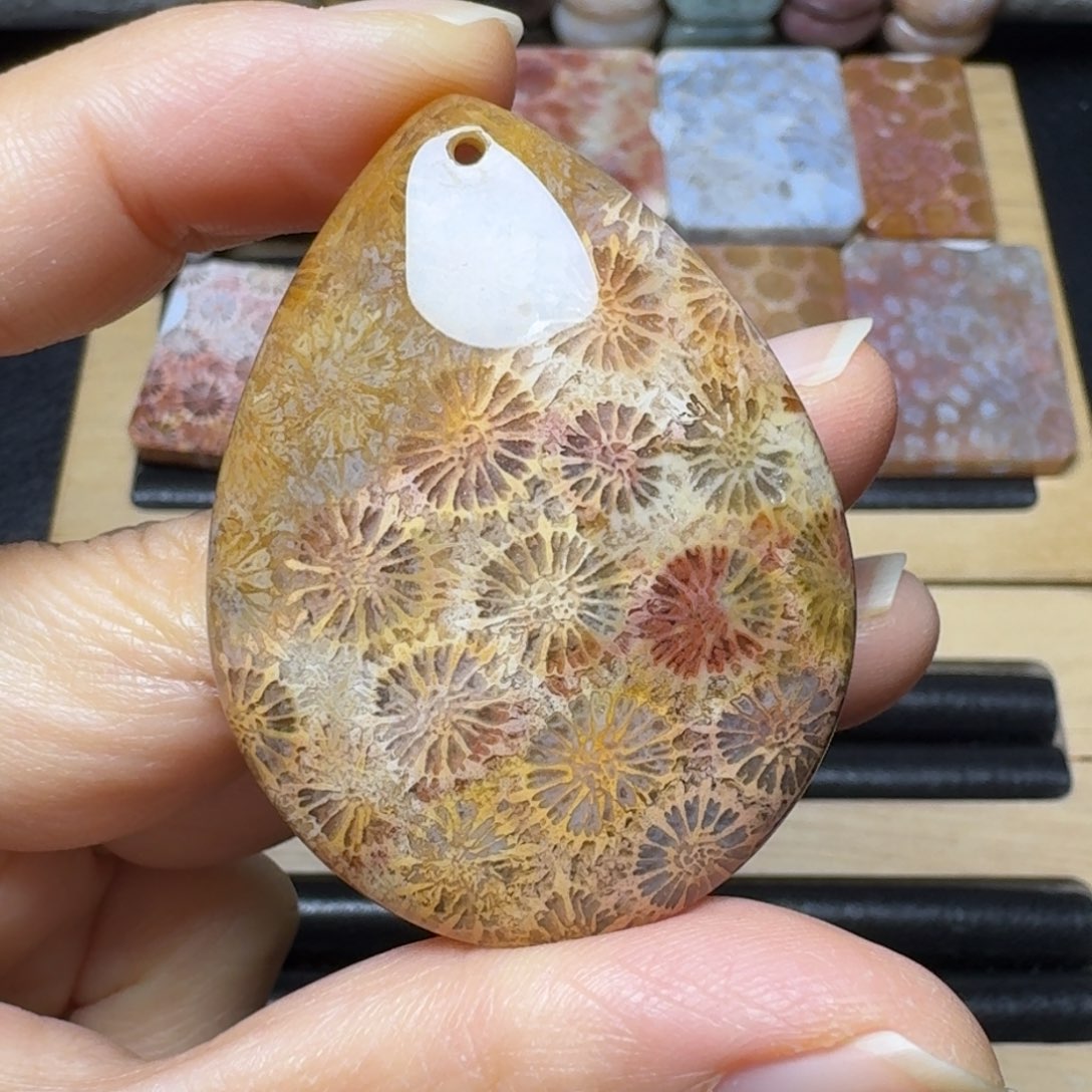 硅化玉富贵感的彩花未镶嵌