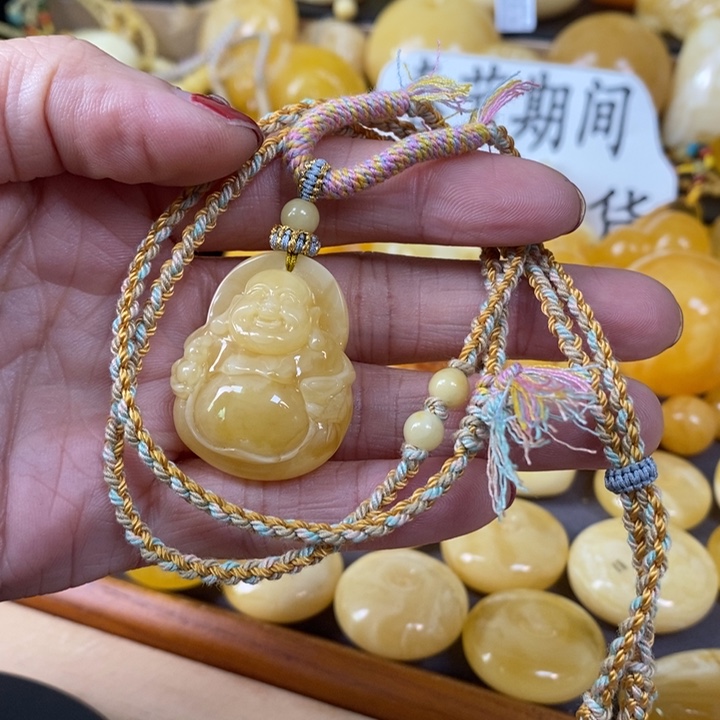 琥珀颈饰未镶嵌弥勒佛