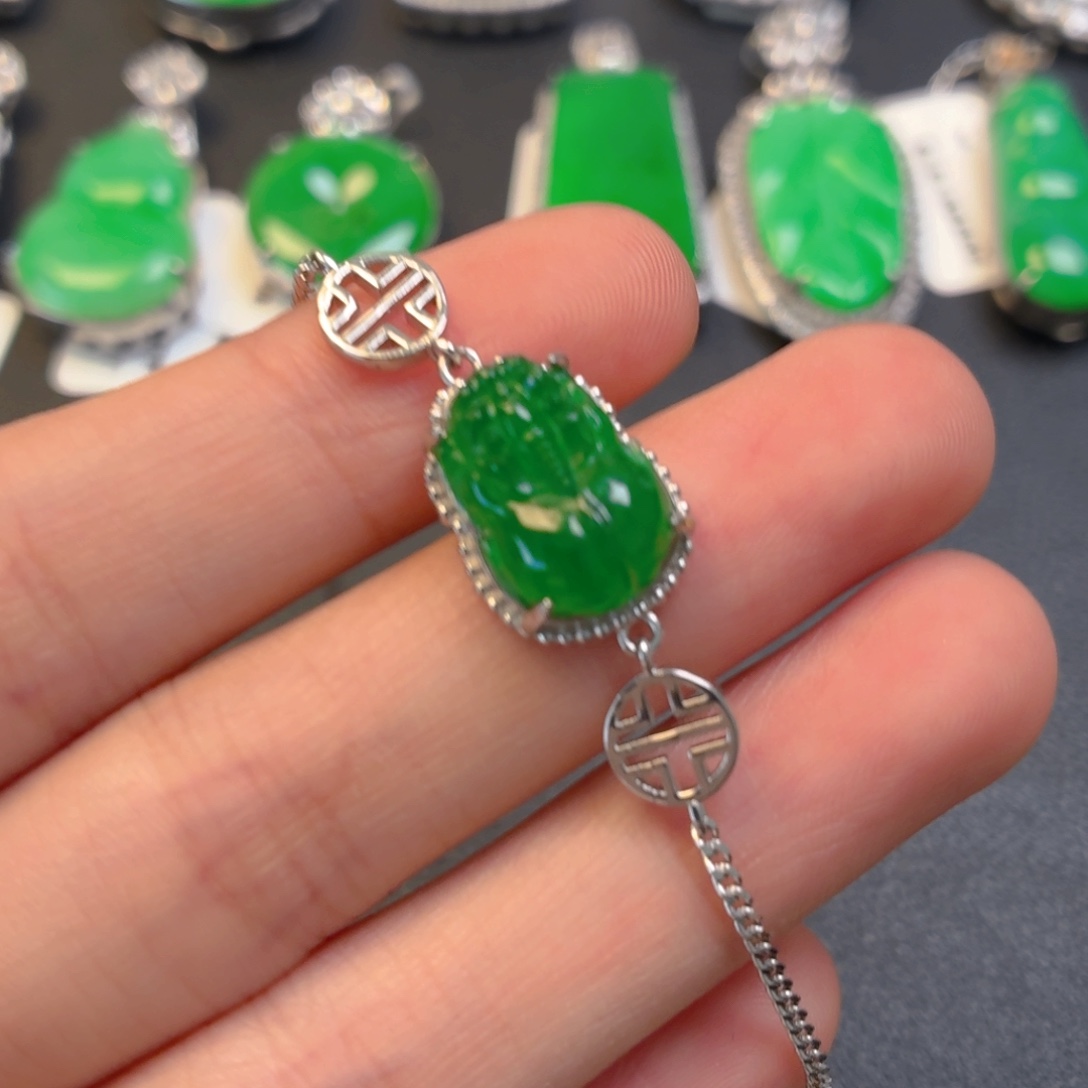 P***Y翡翠银S925镶嵌颈饰