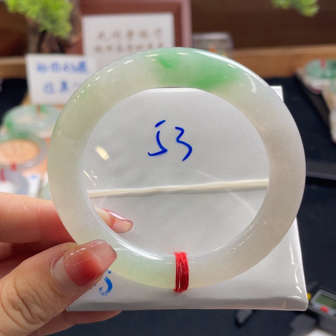 翡翠手镯未镶嵌53圆