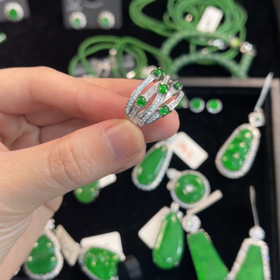 翡翠银S925镶嵌戒指蛋面戒指