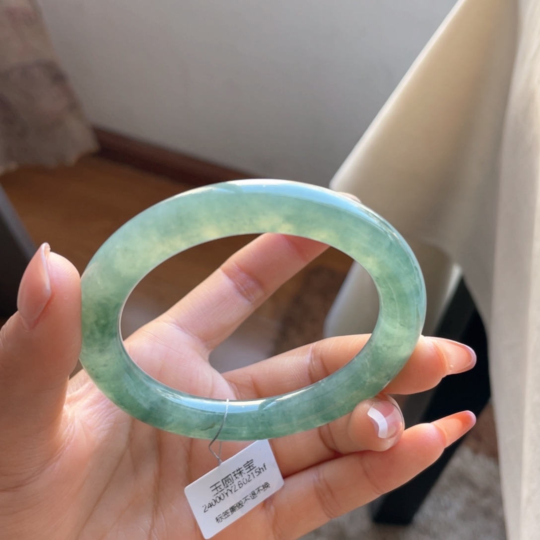 翡翠手镯未镶嵌冰圆条