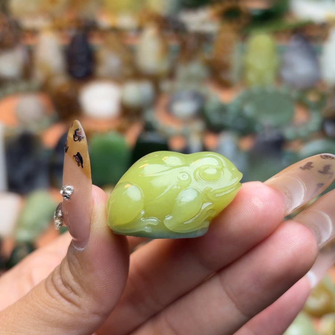 丫***子和田玉未镶嵌颈饰