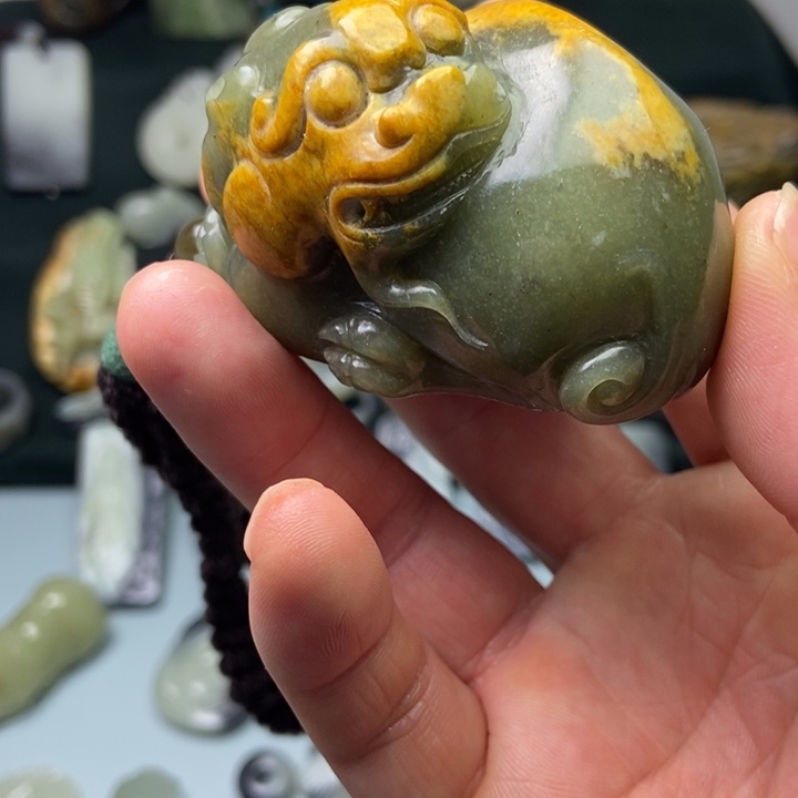 一***悟和田玉（糖玉）未镶嵌颈饰