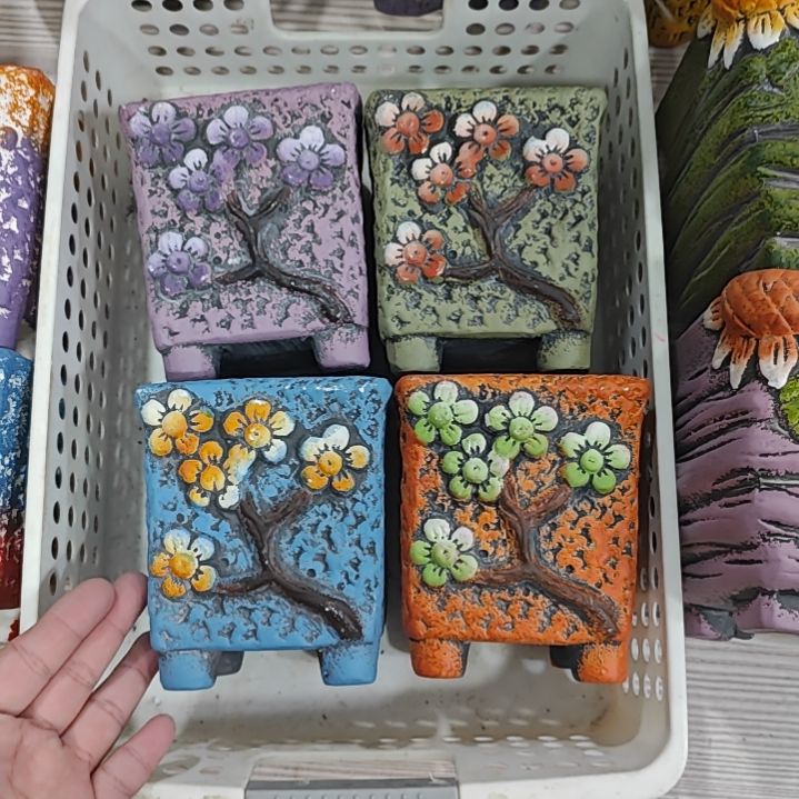 红陶吸水透气的白陶花盆