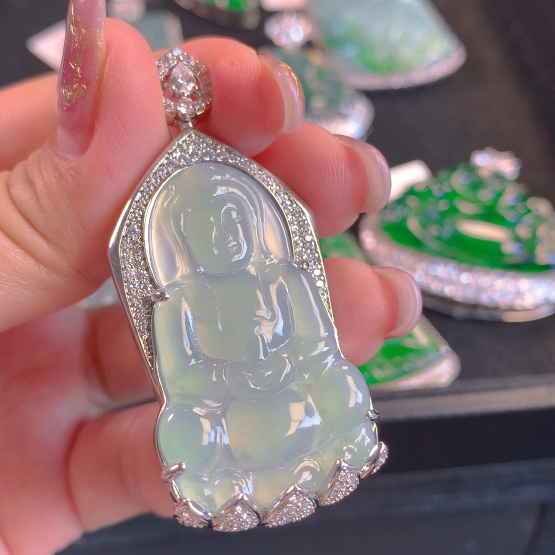 翡翠颈饰未镶嵌翡翠