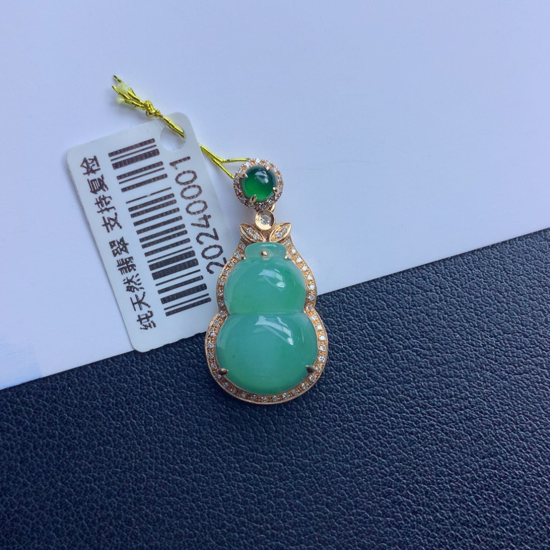 翡翠颈饰未镶嵌葫芦