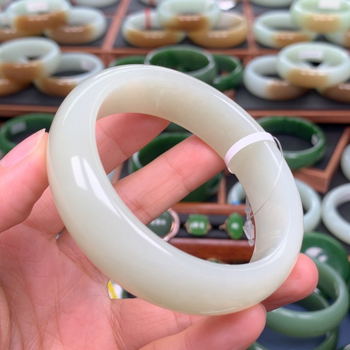 和田玉手镯未镶嵌59