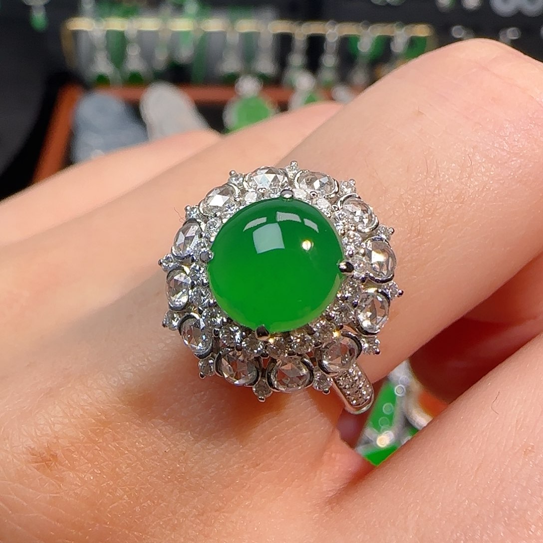 翡翠戒指18K金镶嵌阳绿蛋面