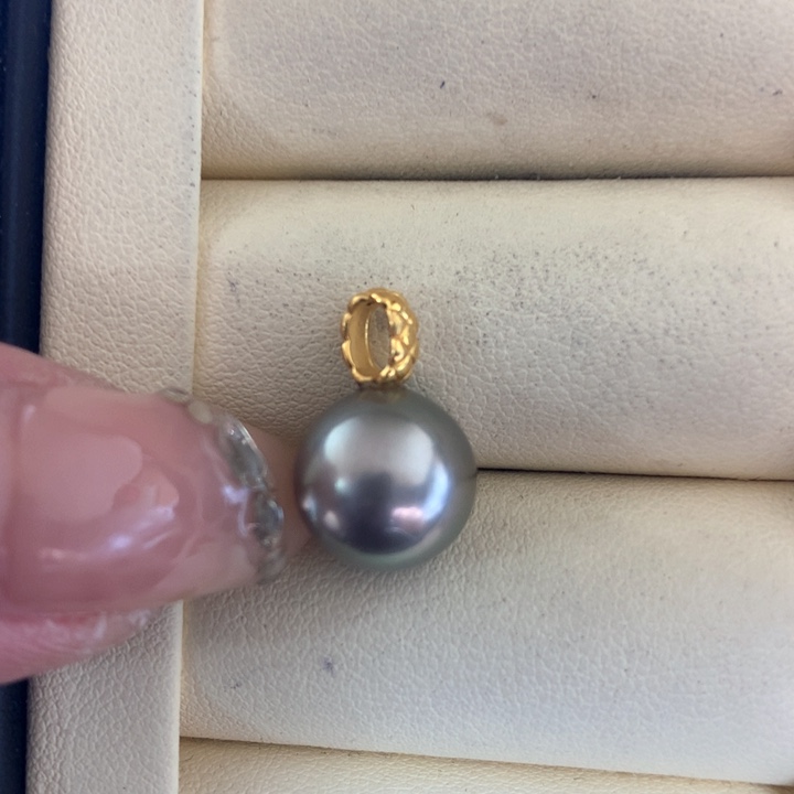 颈饰18K金镶嵌海水珍珠