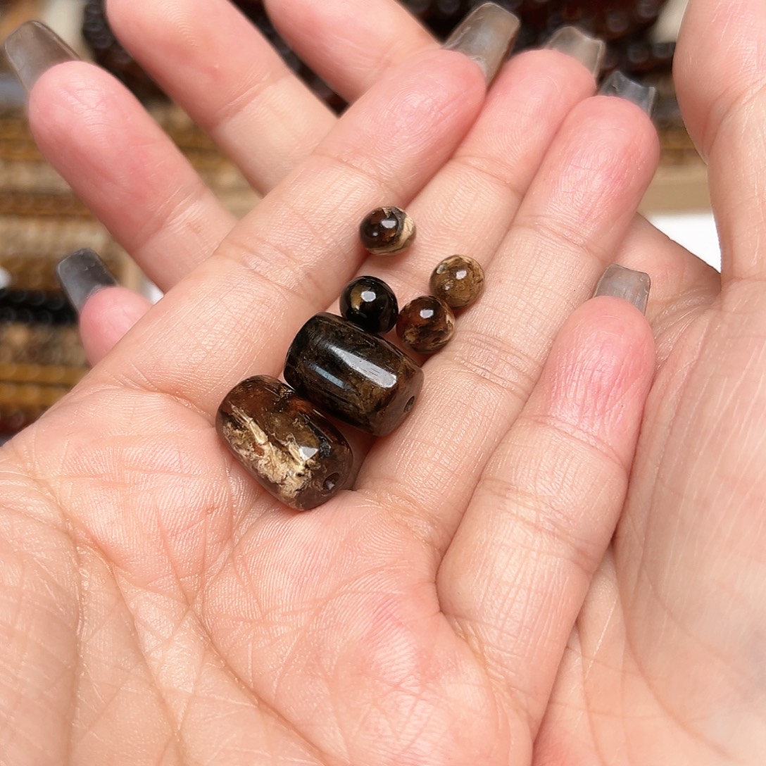 小***子琥珀未镶嵌裸石抚顺琥珀252525多样性发其一