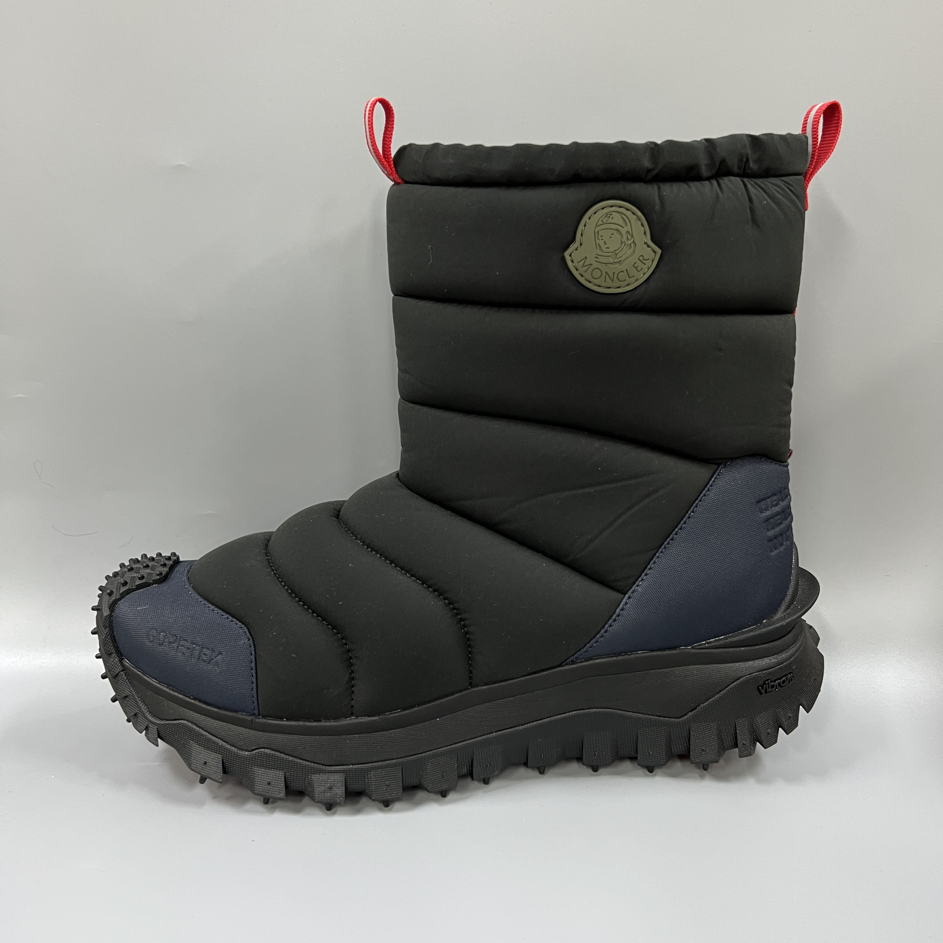MONCLER/蒙口 mo071 黑色面包鞋 经典时尚