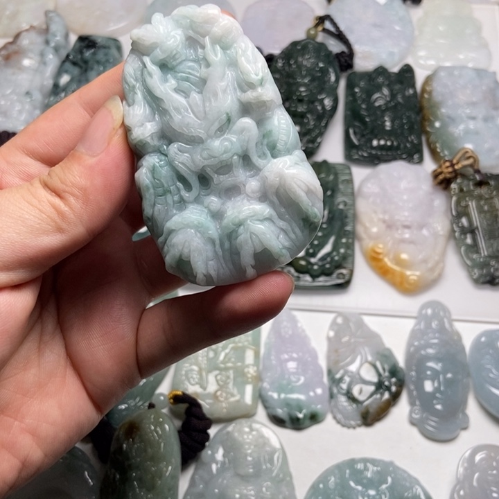 翡翠未镶嵌颈饰九龙65