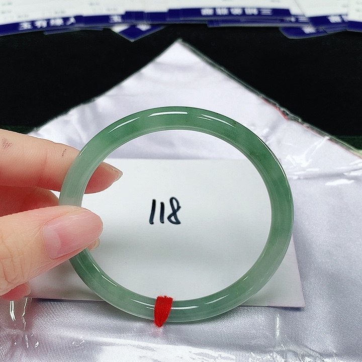 翡翠手镯（圆镯）未镶嵌