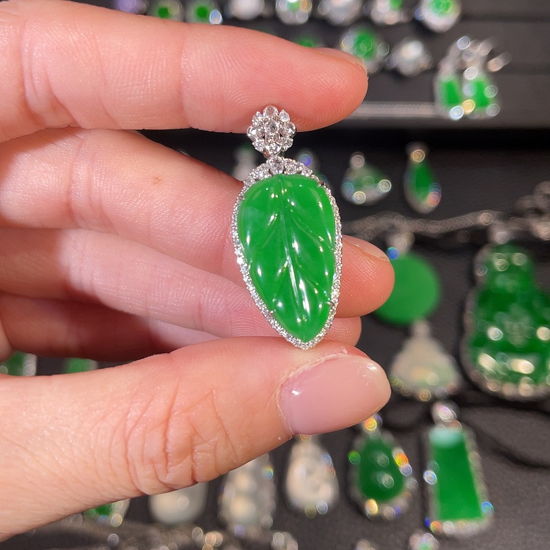 翡翠18K金镶嵌吊坠(不含链)叶子吊坠