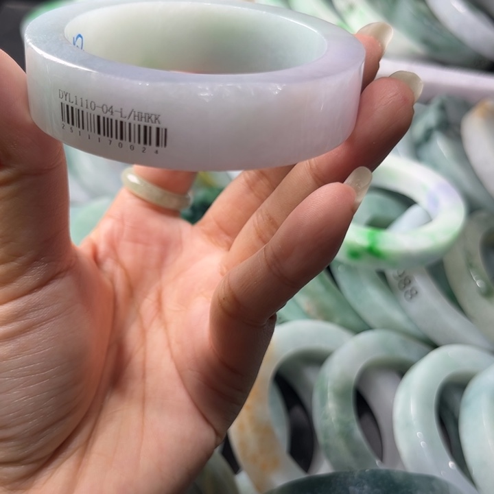 定制翡翠未镶嵌手镯