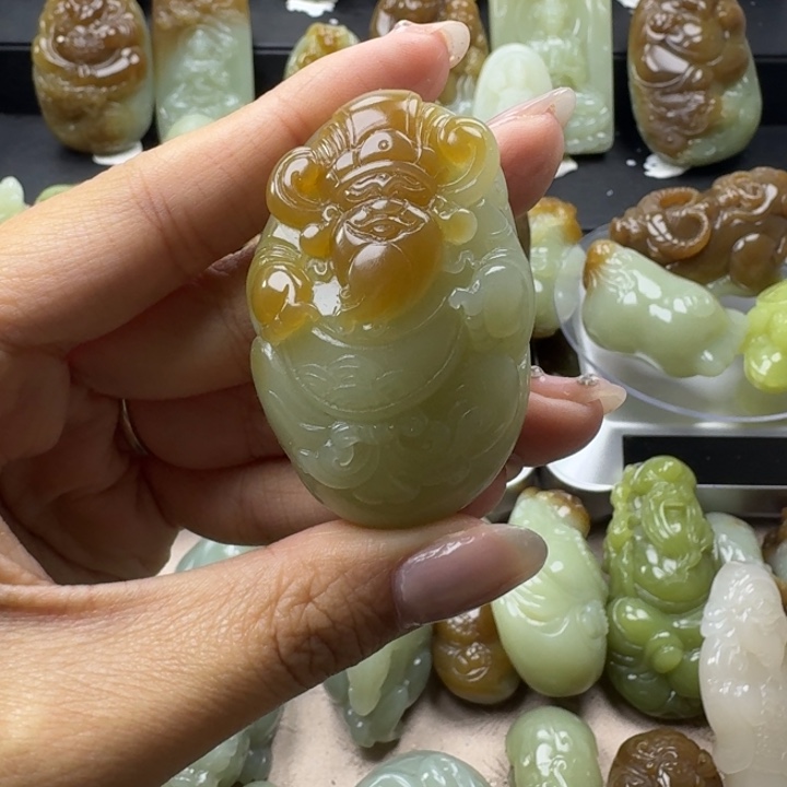 旭***箱和田玉未镶嵌挂件