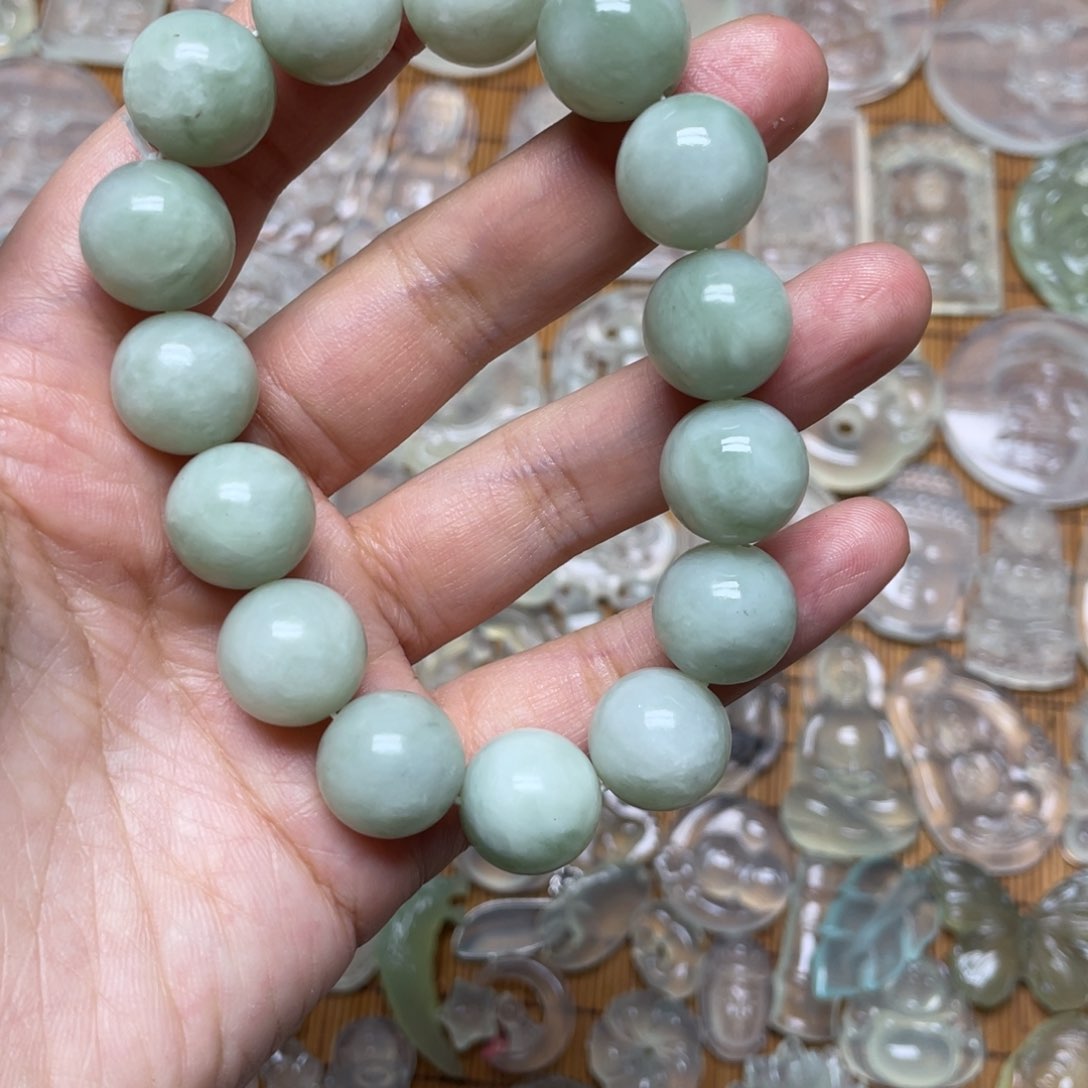 未镶嵌蛇纹石玉颈饰