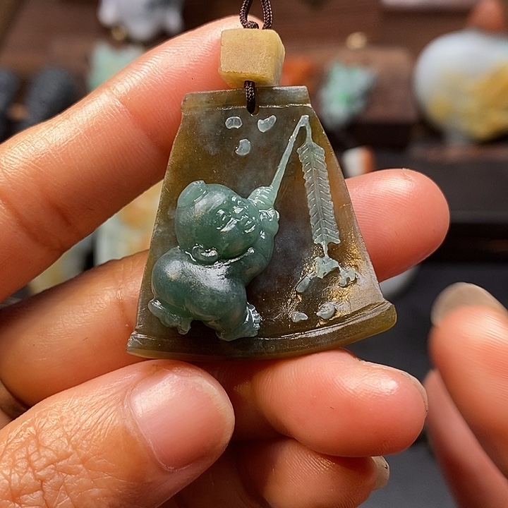 三***中定制翡翠未镶嵌毛货抛光