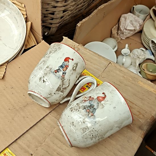 绿泥盘子碗茶壶啥都有