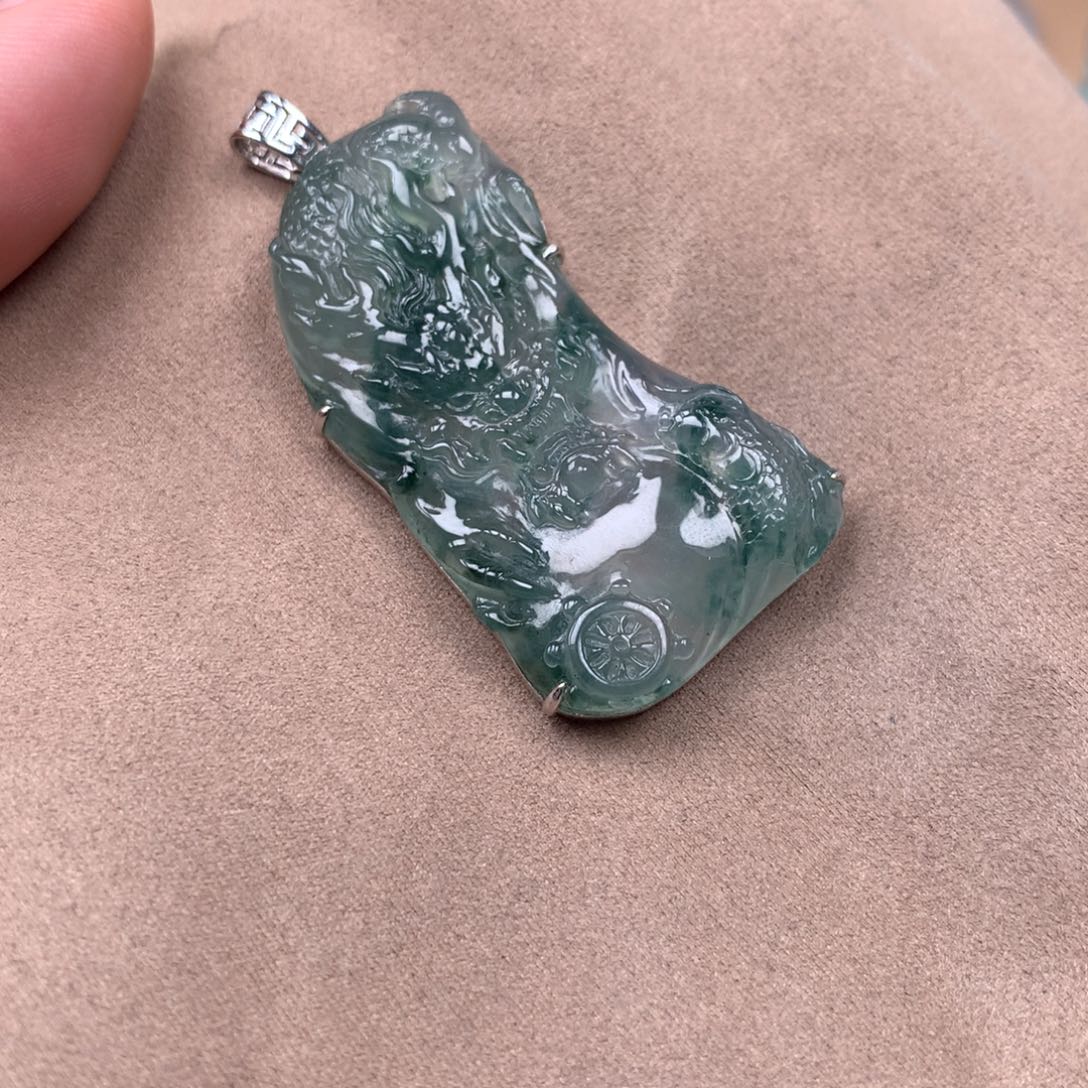 翡翠18K金镶嵌颈饰缅甸翡翠
