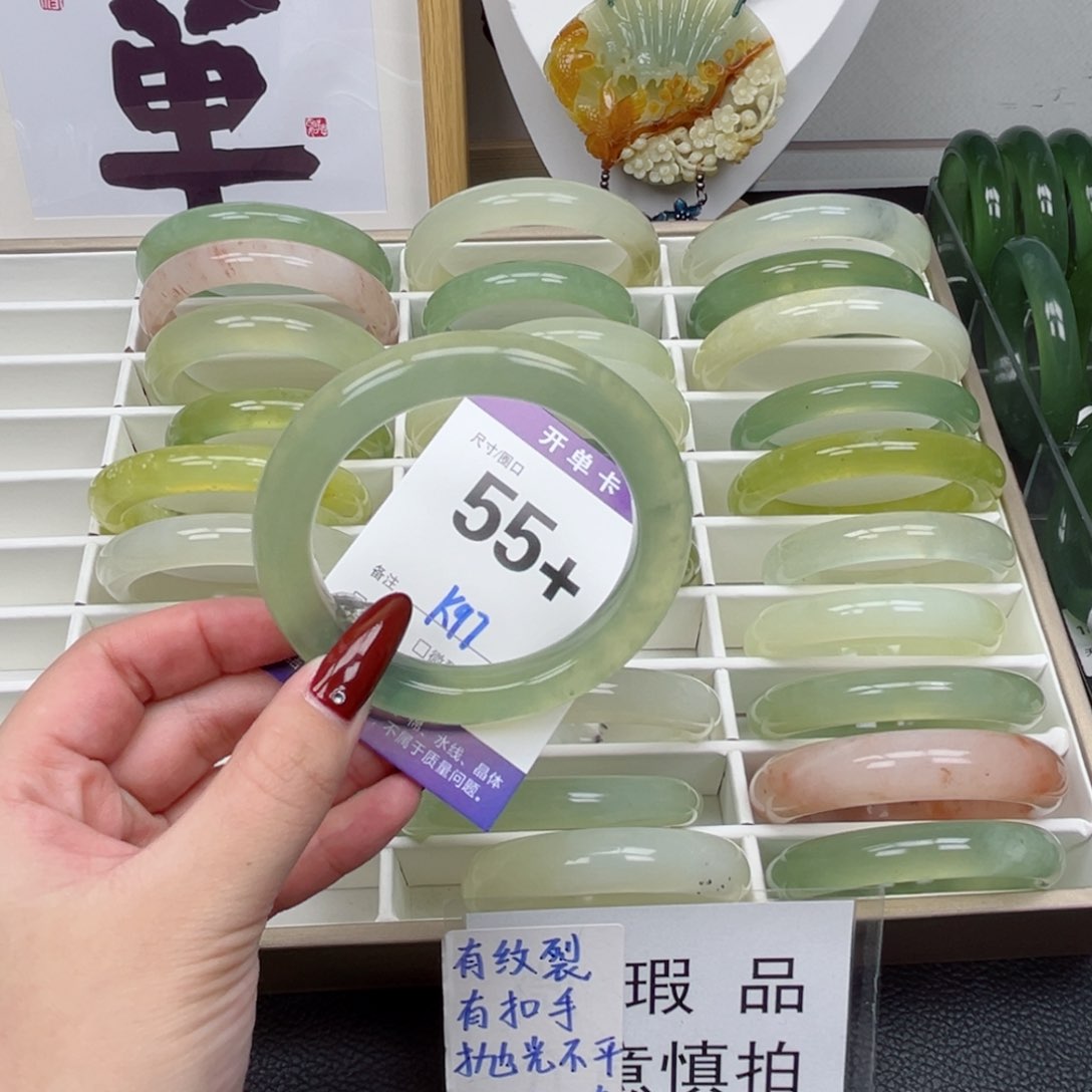 蛇纹石玉手镯未镶嵌