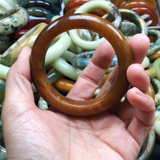 蛇纹石玉手镯未镶嵌龟**K