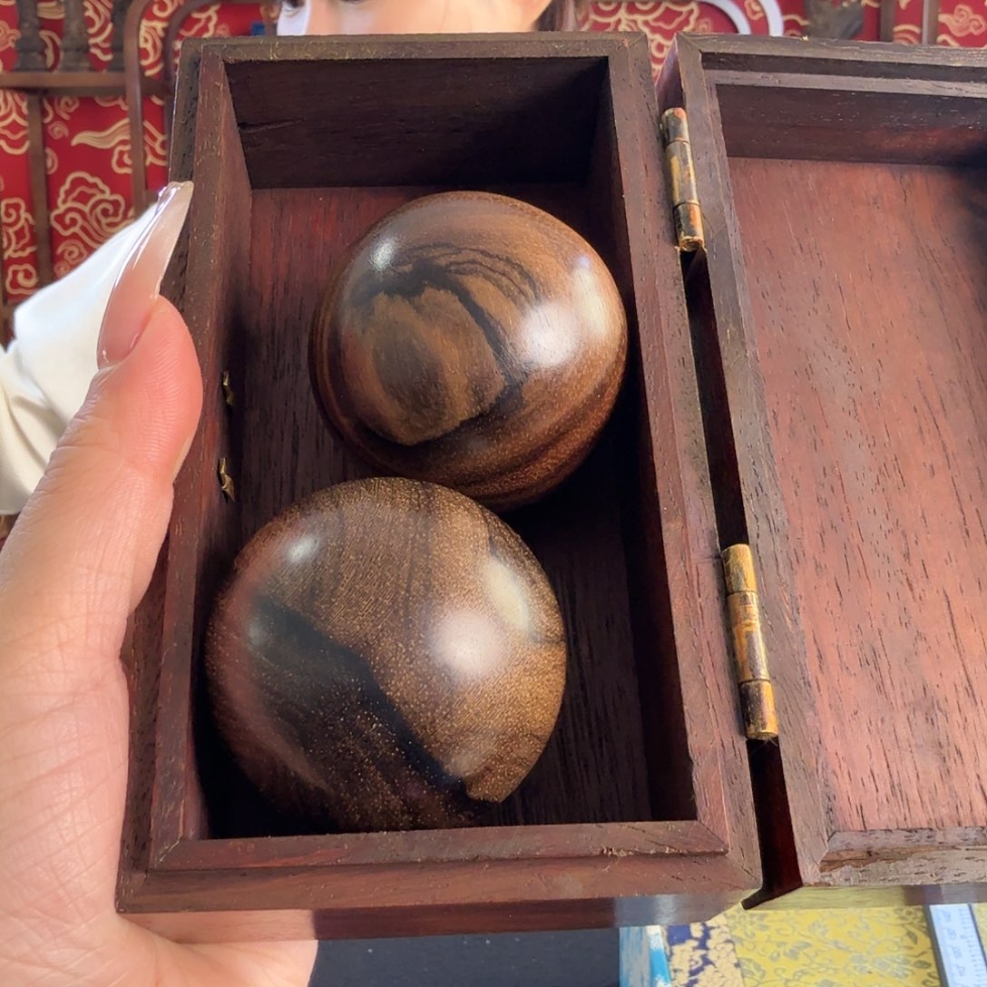 滴血莲花菩提吊坠以图片为准