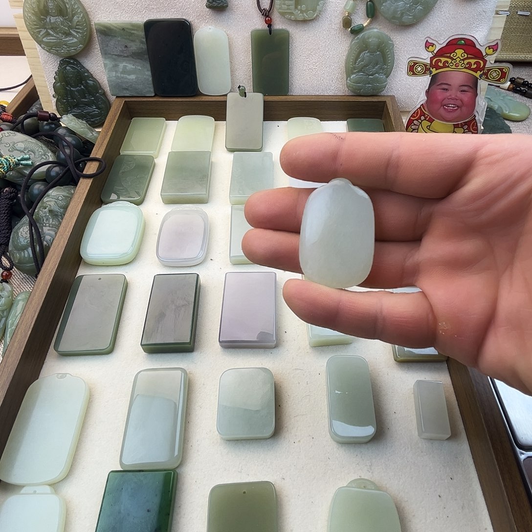 和田玉未镶嵌颈饰