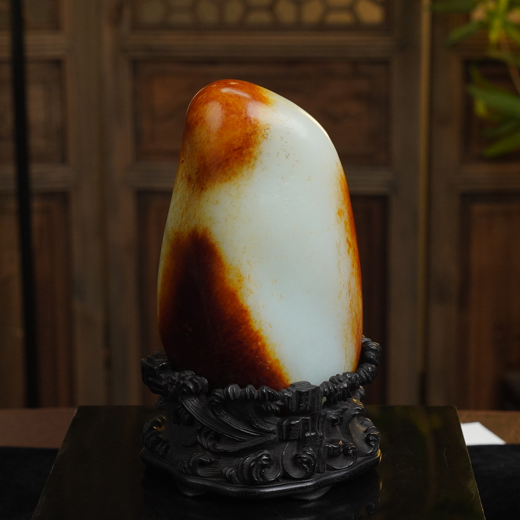 和田玉红皮白玉摆件（带紫檀底座）（高15.7cm宽9.5cm重1326g）