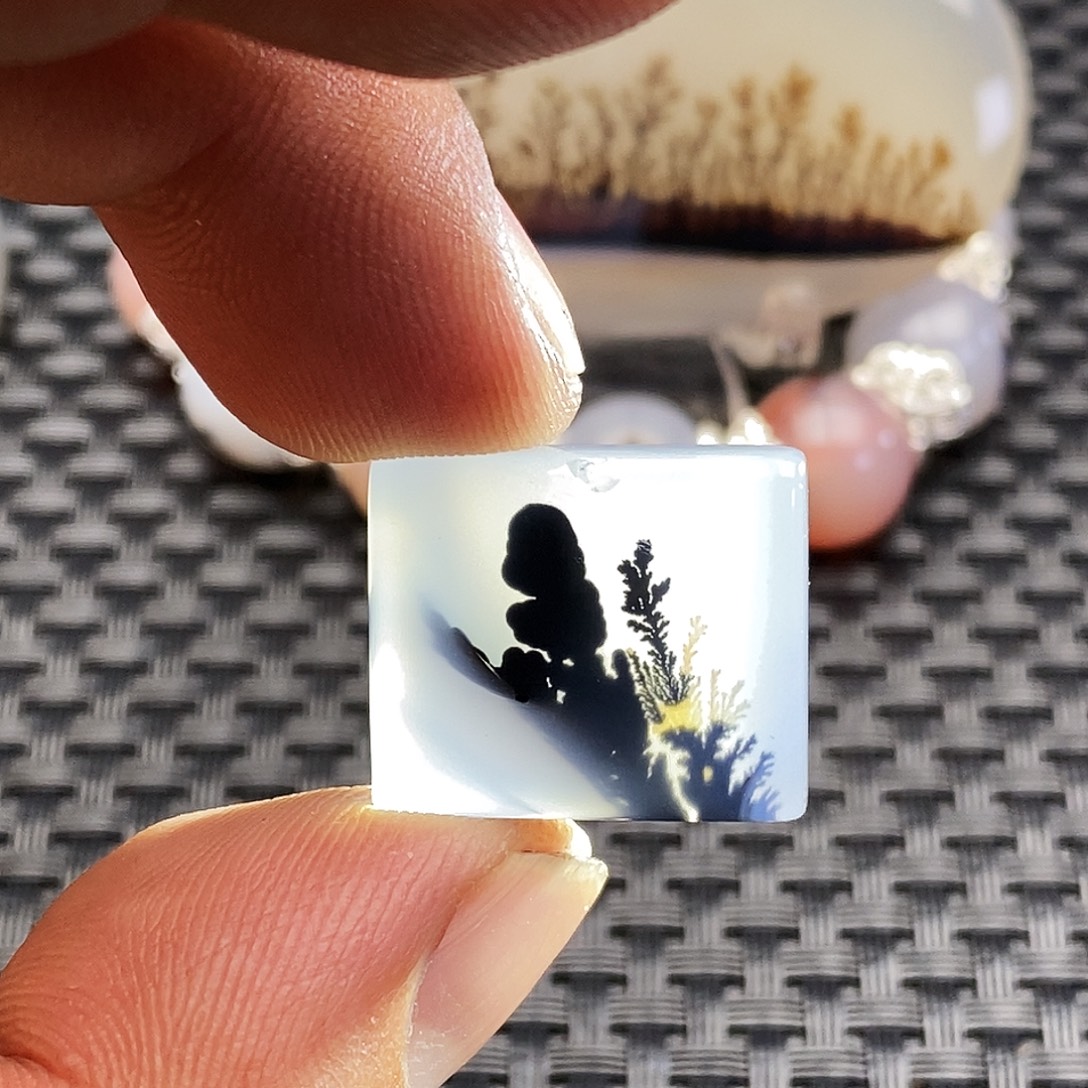 绿***色玛瑙/玉髓未镶嵌吊坠(不含链)微瑕