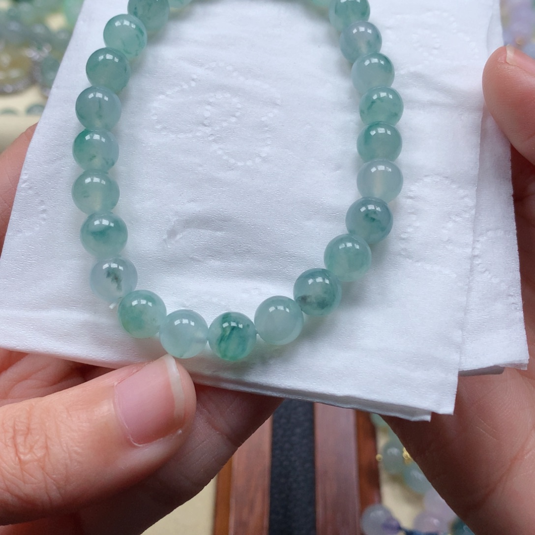 翡翠未镶嵌颈饰是