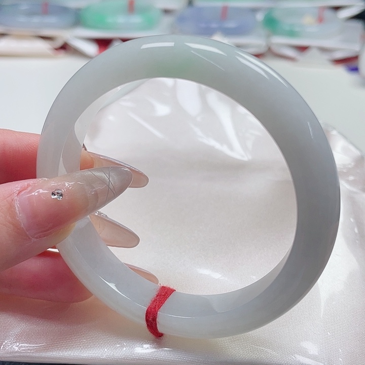 翡翠手镯未镶嵌缅甸