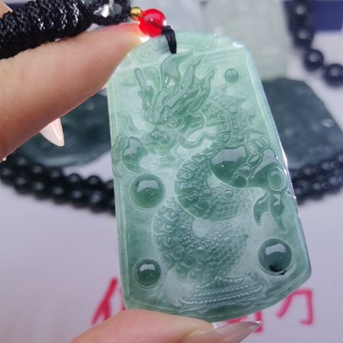 翡翠颈饰未镶嵌天然的A货翡翠多样性发货