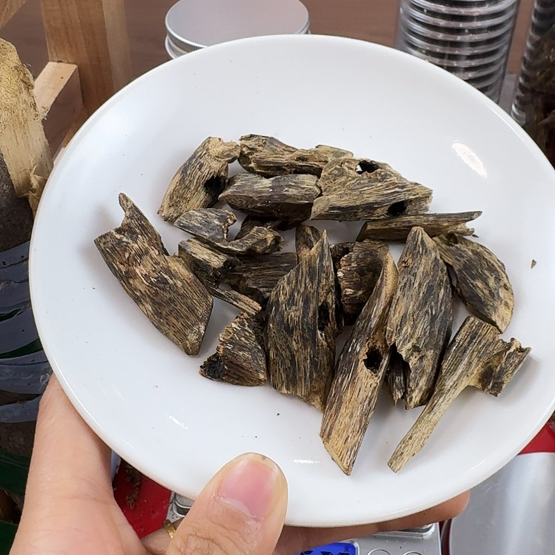 香料绿奇楠乌身圆叶30克