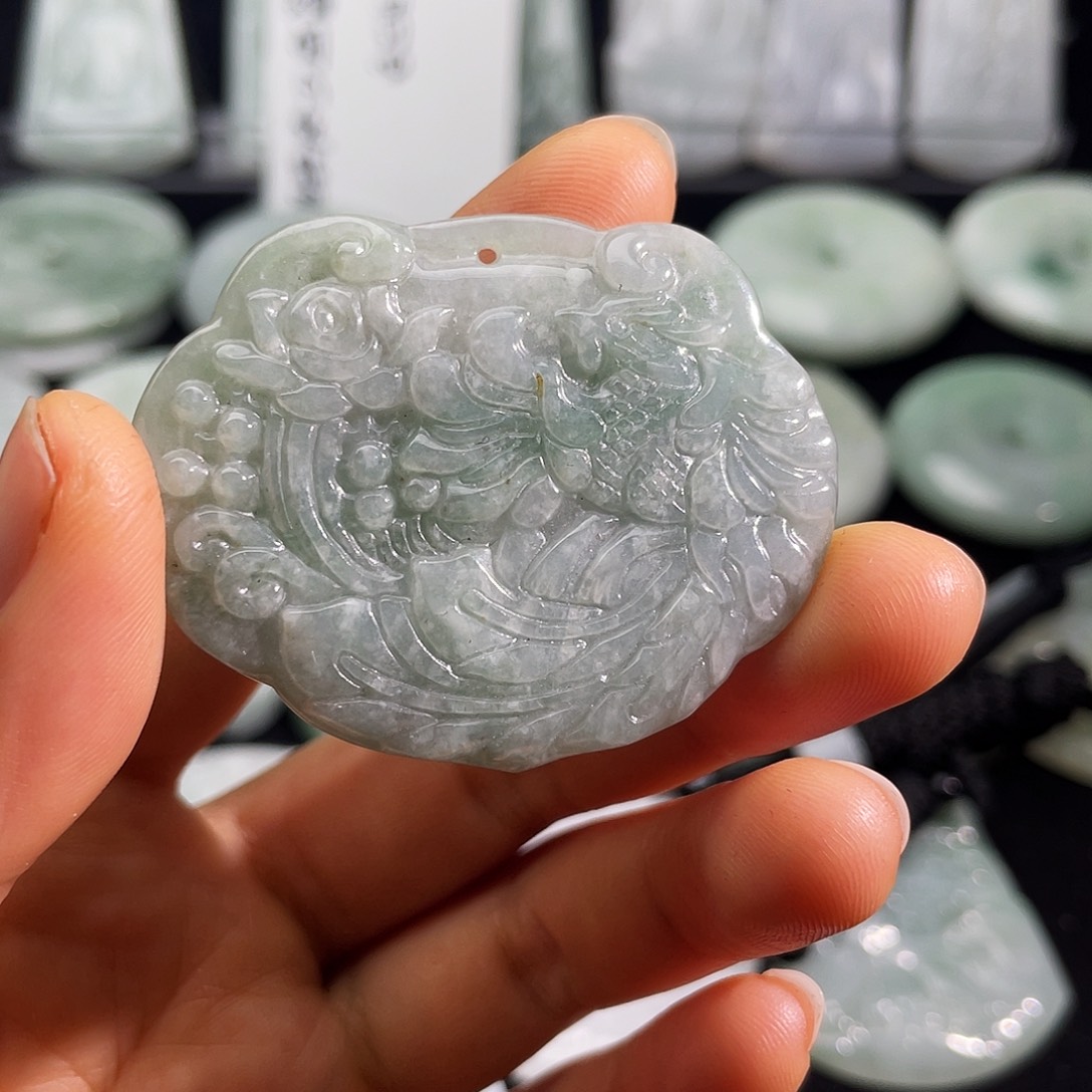 翡翠未镶嵌颈饰凤凰锁